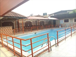 Aquatic Suites & Lounge