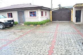 Aquatic Suites & Lounge