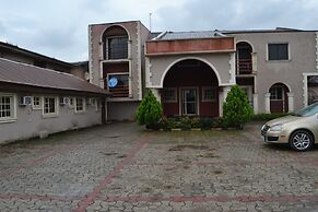 Aquatic Suites & Lounge