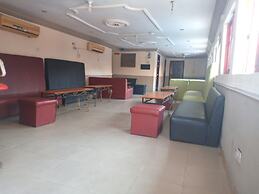 Aquatic Suites & Lounge