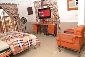 Aquatic Suites & Lounge