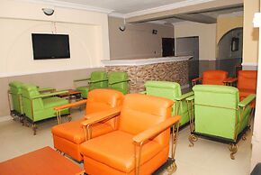 Aquatic Suites & Lounge