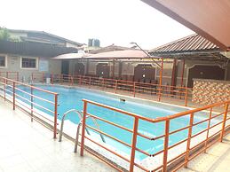 Aquatic Suites & Lounge