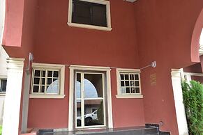 Aquatic Suites & Lounge