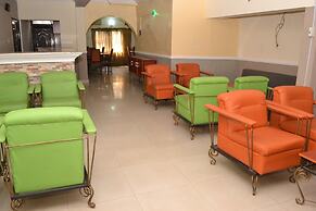 Aquatic Suites & Lounge