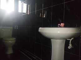 Aquatic Suites & Lounge