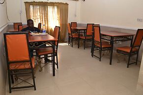 Aquatic Suites & Lounge