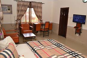 Aquatic Suites & Lounge