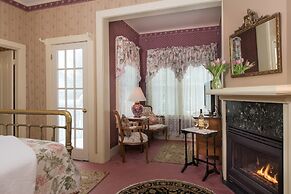 Mira Monte Inn & Suites