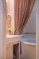 Mira Monte Inn & Suites