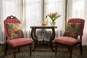 Mira Monte Inn & Suites