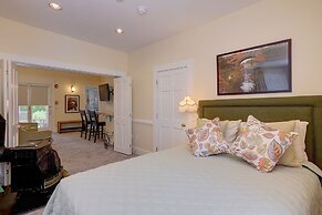 Mira Monte Inn & Suites