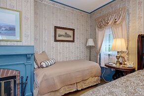 Mira Monte Inn & Suites