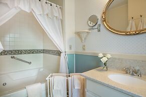 Mira Monte Inn & Suites