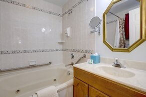 Mira Monte Inn & Suites