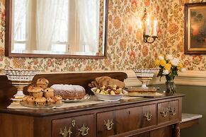 Mira Monte Inn & Suites