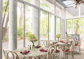 Mira Monte Inn & Suites