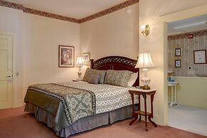 Mira Monte Inn & Suites