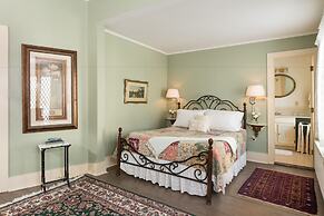 Mira Monte Inn & Suites