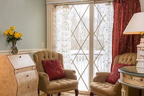 Mira Monte Inn & Suites