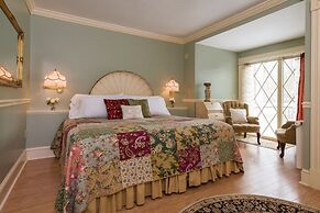 Mira Monte Inn & Suites