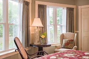 Mira Monte Inn & Suites