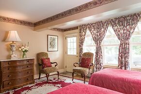 Mira Monte Inn & Suites