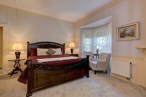 Mira Monte Inn & Suites