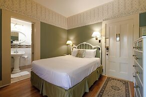 Mira Monte Inn & Suites