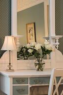 Mira Monte Inn & Suites