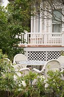 Mira Monte Inn & Suites