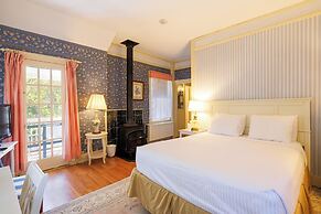 Mira Monte Inn & Suites