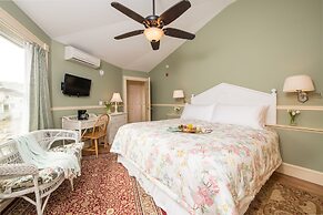 Mira Monte Inn & Suites