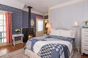 Mira Monte Inn & Suites