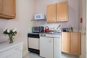 Mira Monte Inn & Suites