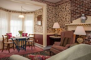 Mira Monte Inn & Suites