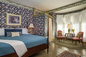 Mira Monte Inn & Suites