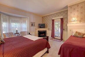 Mira Monte Inn & Suites