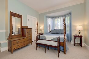 Mira Monte Inn & Suites