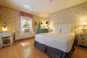 Mira Monte Inn & Suites