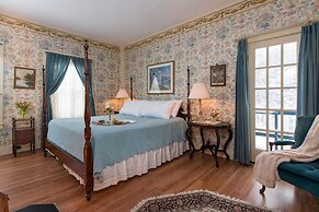 Mira Monte Inn & Suites