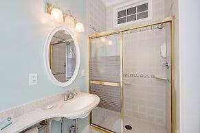 Mira Monte Inn & Suites