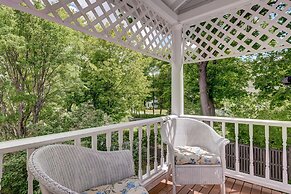 Mira Monte Inn & Suites