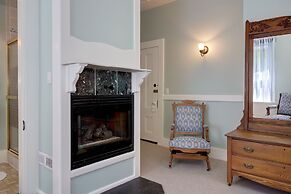 Mira Monte Inn & Suites