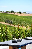 Sirena Vineyard Resort