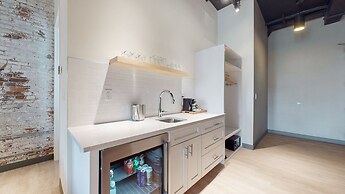 Studio 154 Luxury Hotel