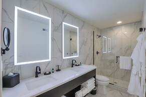 Studio 154 Luxury Hotel