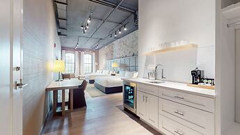 Studio 154 Luxury Hotel