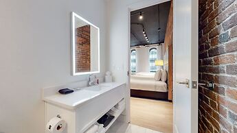 Studio 154 Luxury Hotel