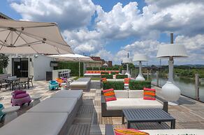 Studio 154 Luxury Hotel